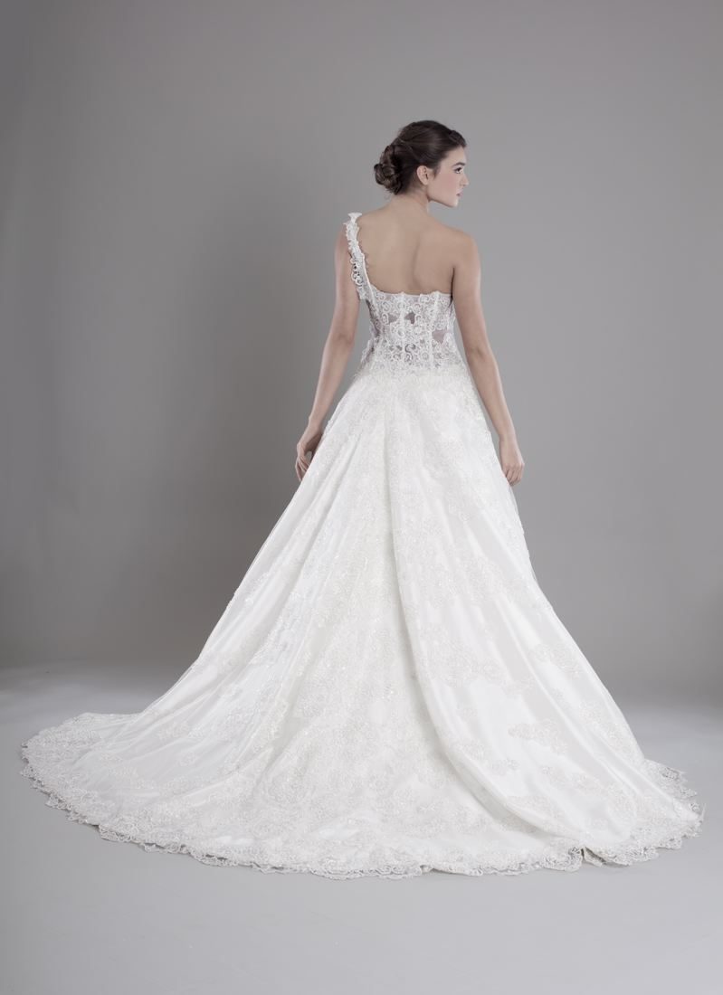 abito-sposa-ricamato-con-rosoni (3)